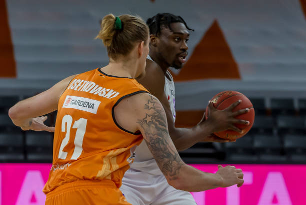 仅在防守端 仅在防守端