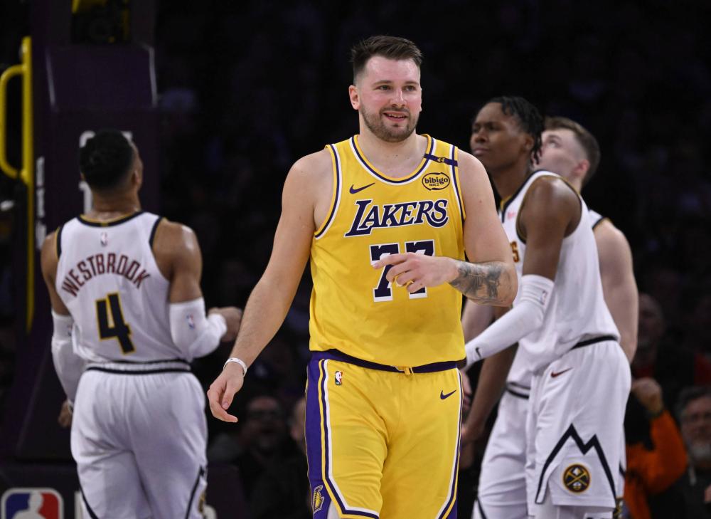 手的踢球轨 手的踢球轨