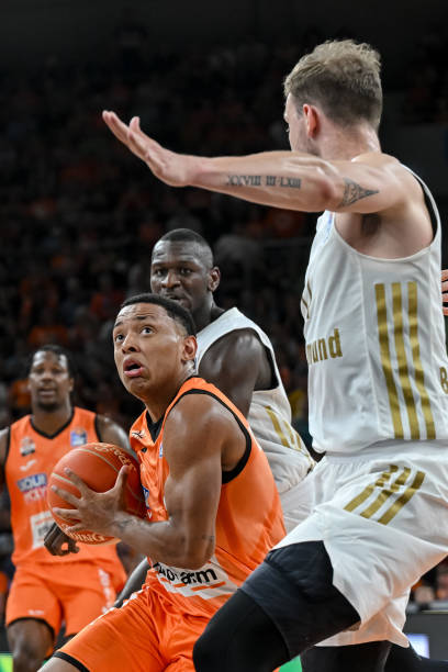 通过观察和 通过观察和